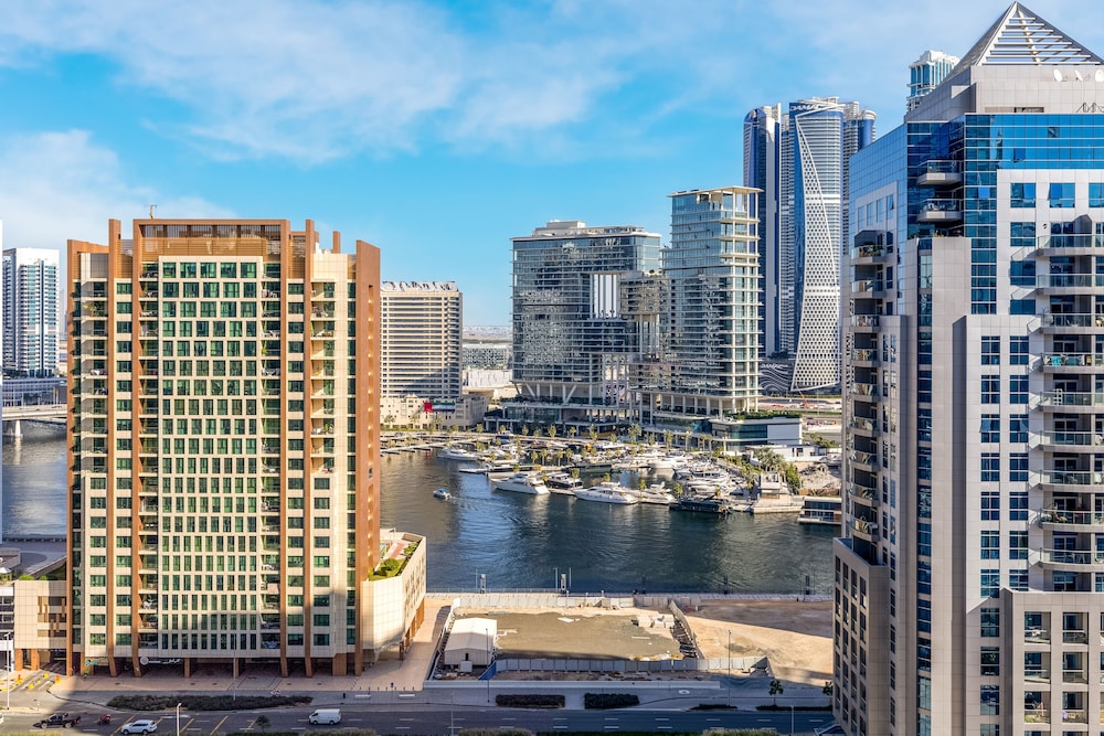 Maison Privee - Classy Urban Retreat w/ Amazing Dubai Canal Views