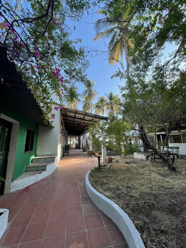Sugarloaf Beachhouse and Surf Lodge