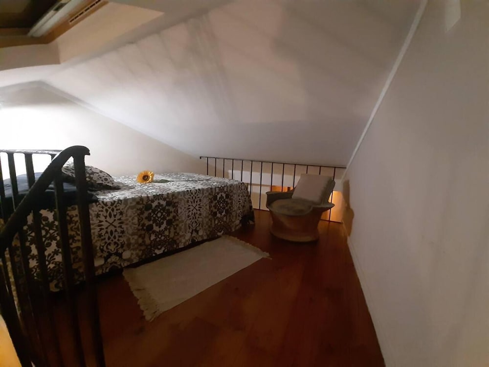 Stunning 2-bed House in Beautiful Area of Lisboa view 3