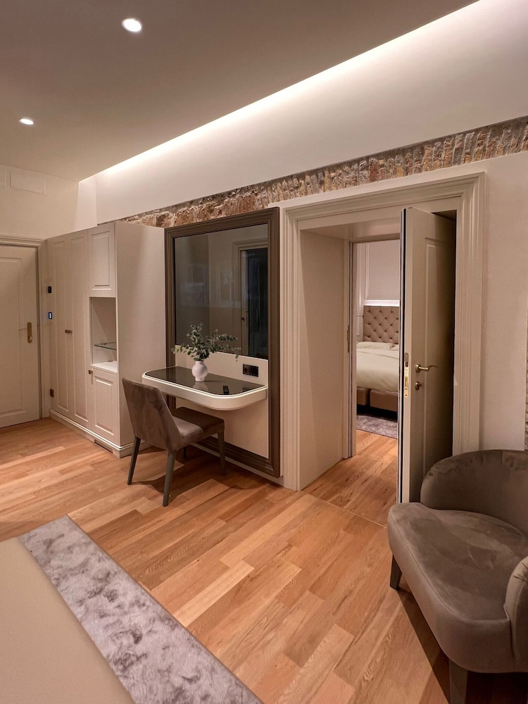 Martina Suites