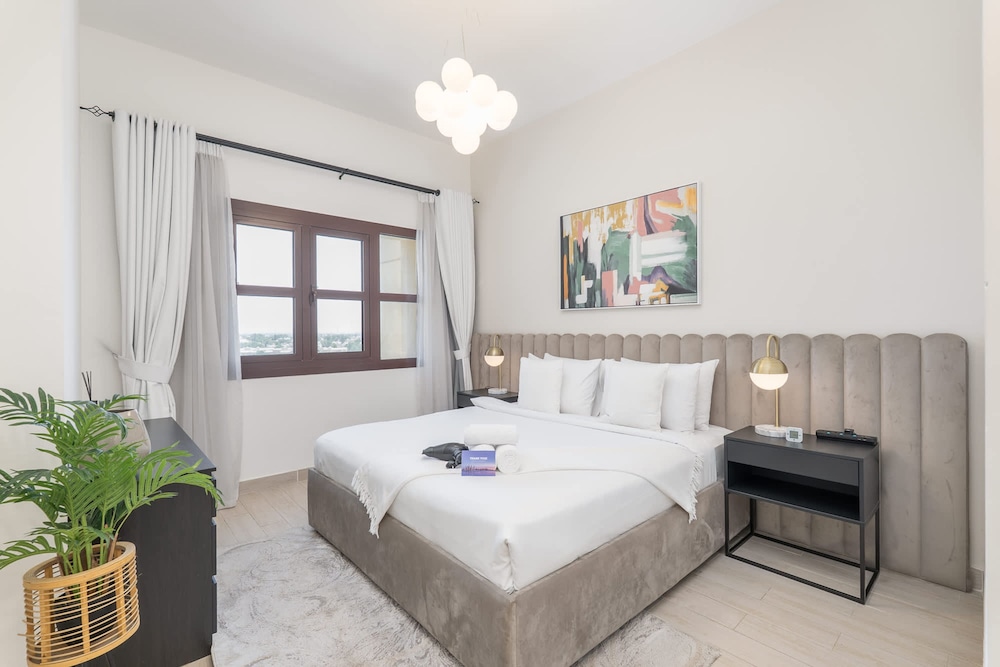 Stylish 1-bedroom Retreat With Pool in Vibrant Jumeirah Golf Estates