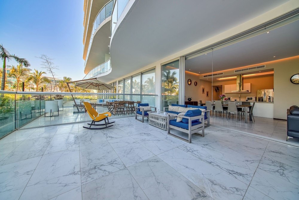 Apartments with Beach Access