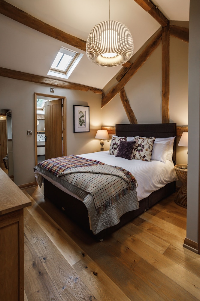 Beautiful Secluded 2-bed Barn With Woodfire Hottub view 4