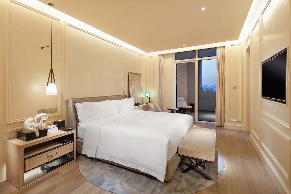 Hilton Dalian Golden Pebble Beach Resort
