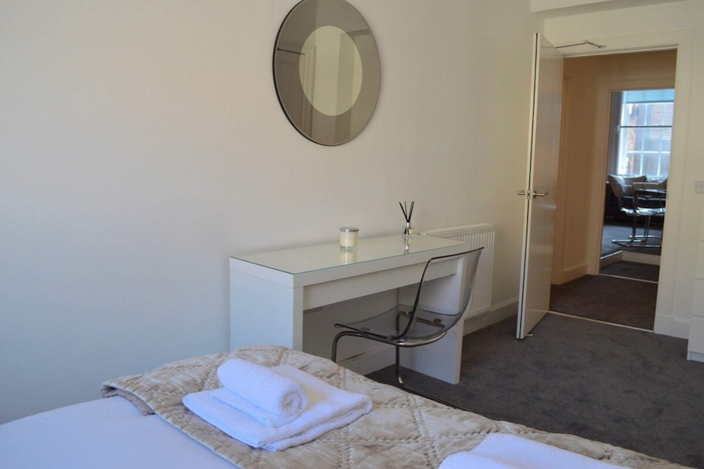 Spacious 3 Bedroom Flat in the City Centre