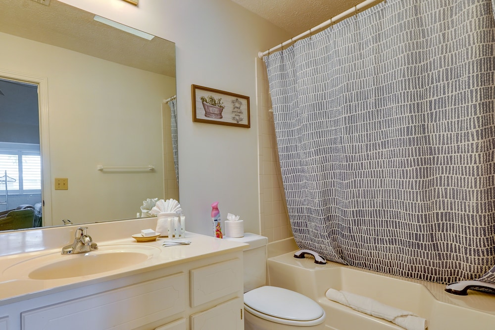 PCB Townhome w/ Resort Amenities - Walk to Ocean!