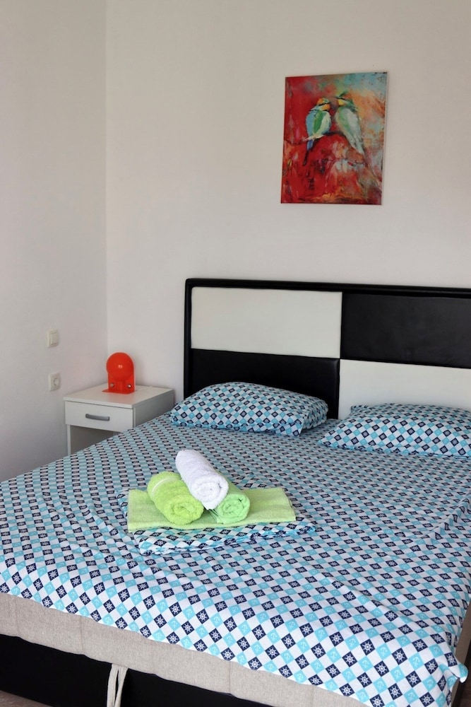 Sea Star Apartments view 3