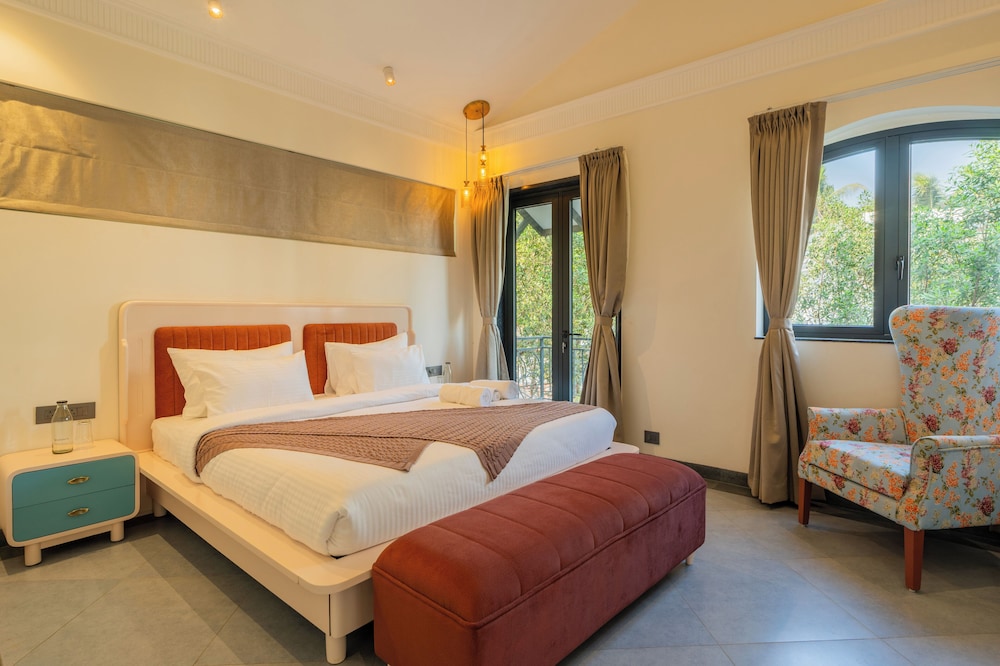 ELIVAAS Laguna Camellia | Luxe 4 BHK Villa Near Popular Beaches with Private Pool