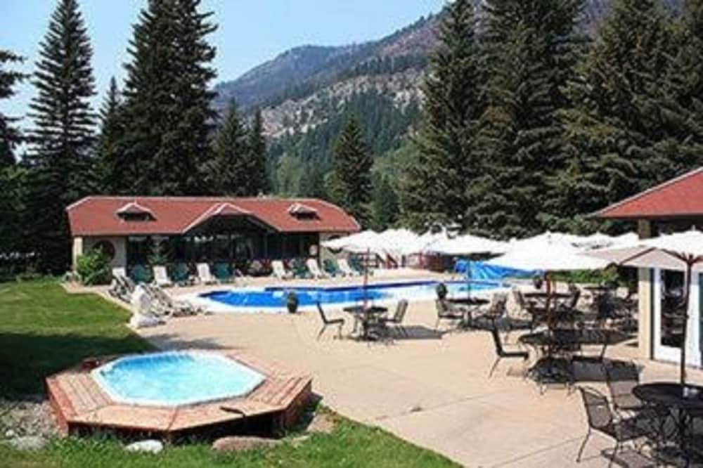 The Historic Redstone Inn