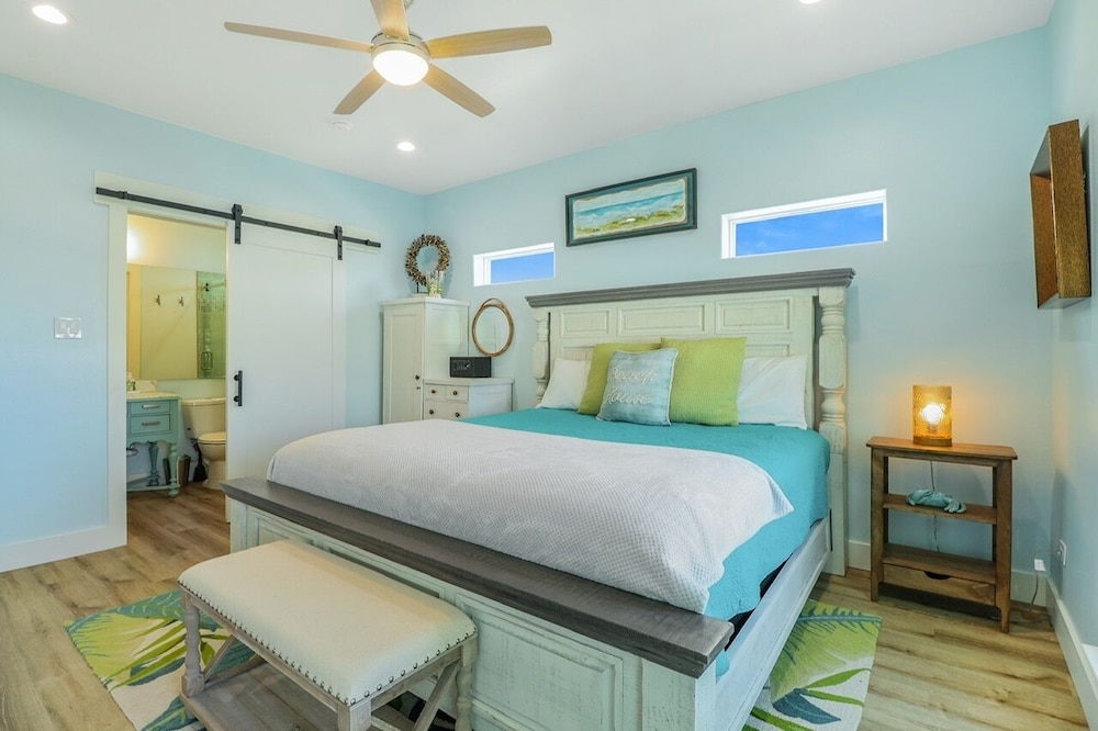 Coral Breeze 3 Bedroom Home by RedAwning view 3