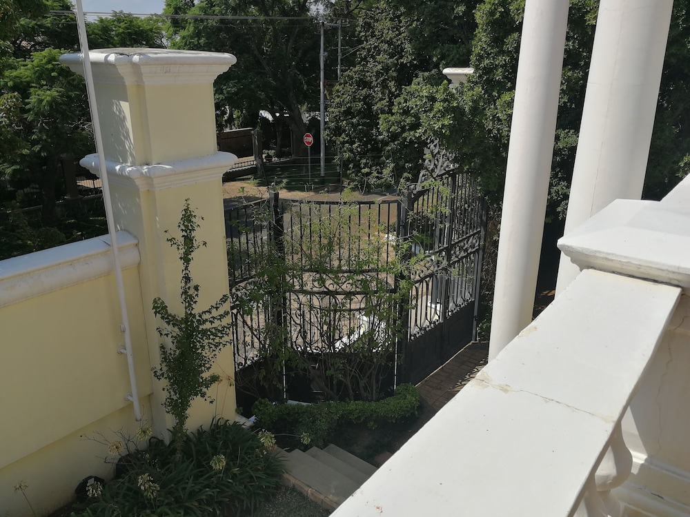 Cricklewood Manor