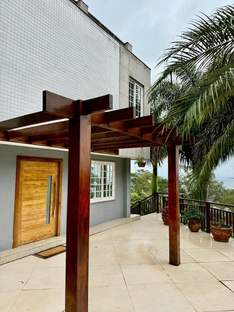 Leonardi's Sunset House