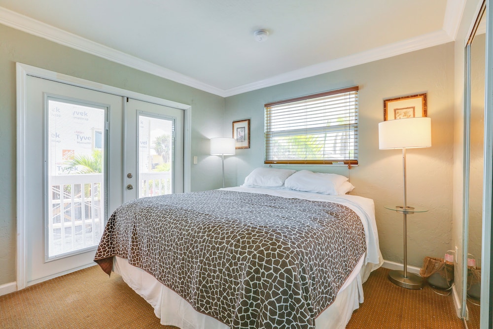 Steps to Shore: Sunny Fort Myers Beach Escape!