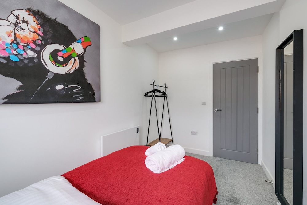 Newly Converted 3 Bed Apt. in Hounslow