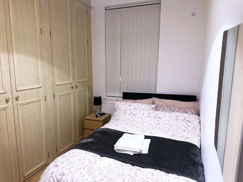 2dbed Close to Etihad, Coop Live, Manchester