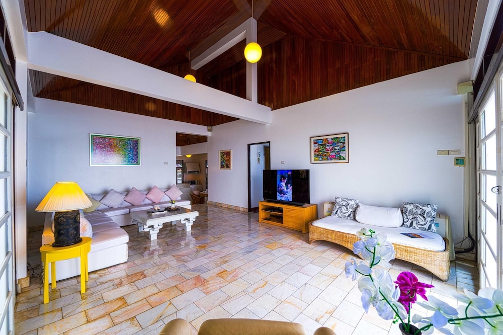 Oceanfront 6 Bedroom Twin Villas OV6