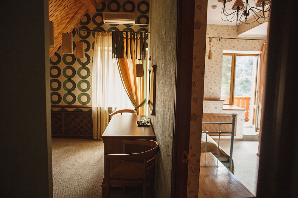 Hotel Shale