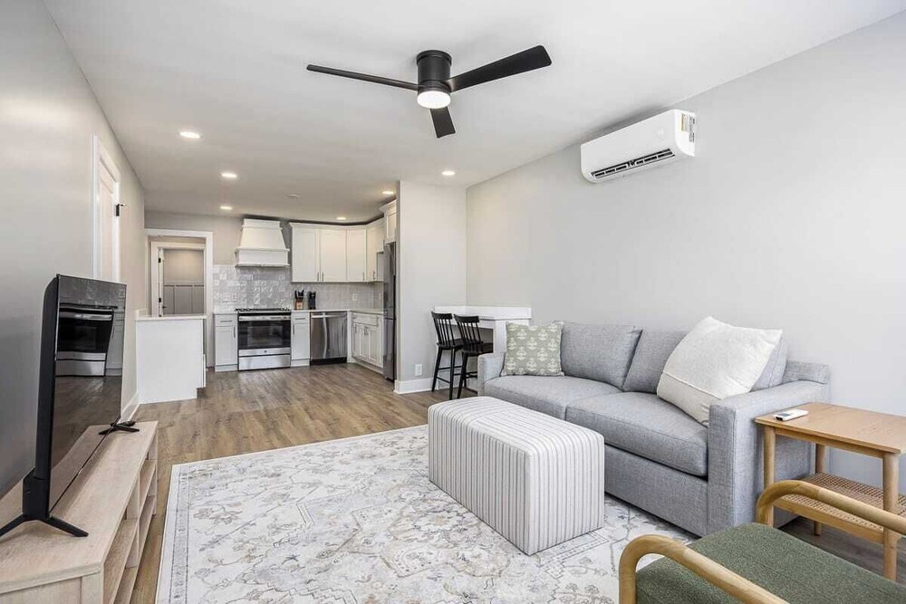 The Nomad: 4 1brs, 2 Studios 24-guest Retreat