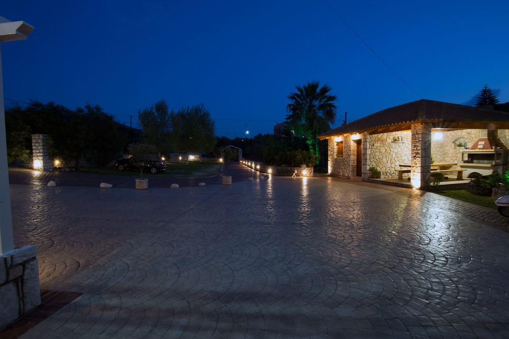 Dina Apartments