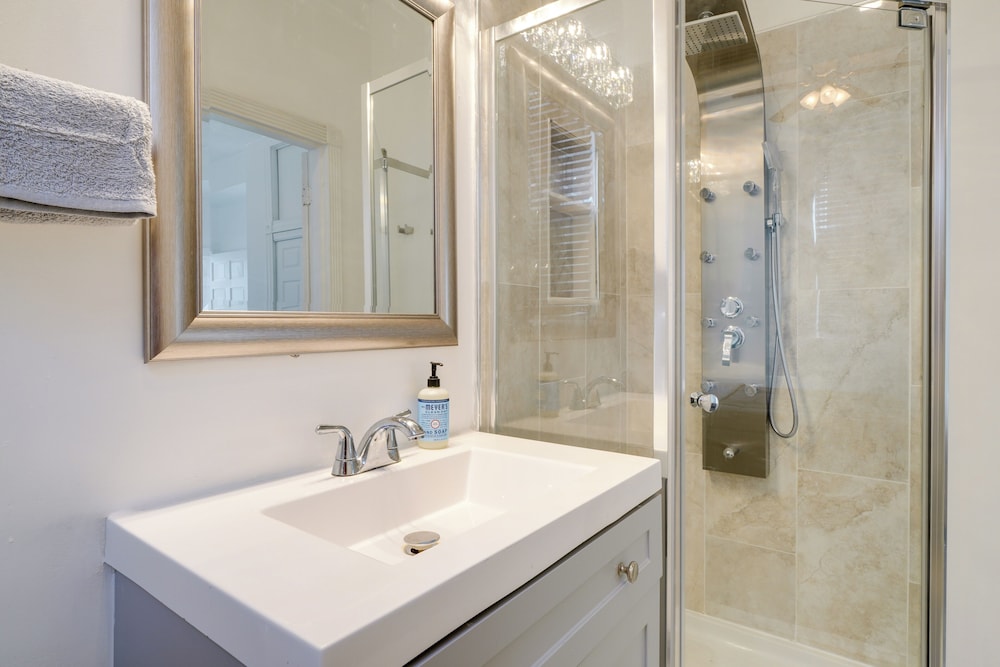 1 Mi to Uofl: Pet-friendly Louisville Apartment!