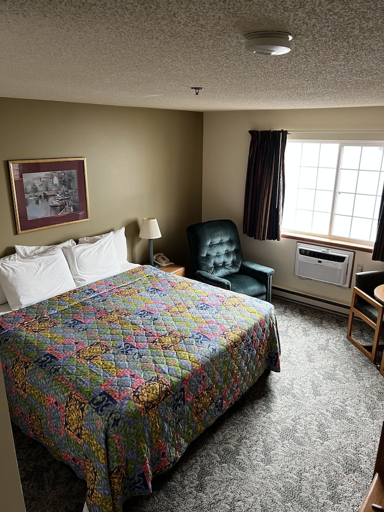 Budget Host Inn & Suites