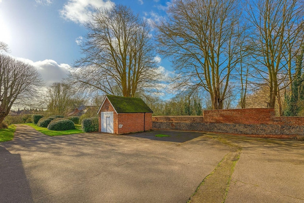 Louisville Flat 3 in Newmarket