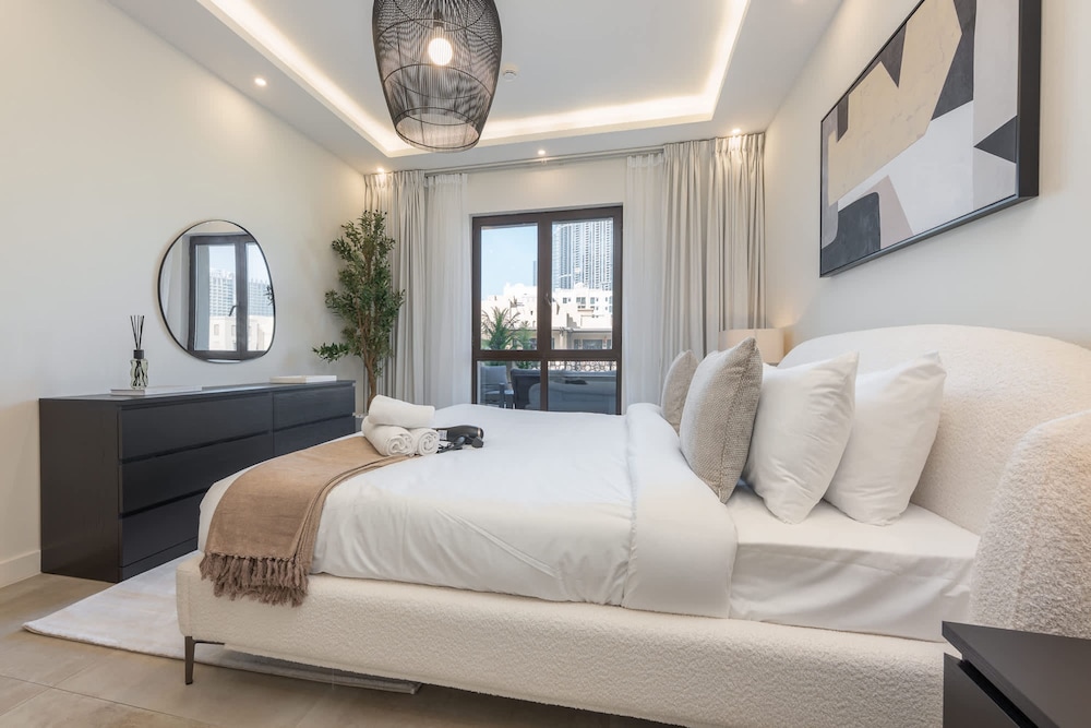 Luxury 2BR Apartment With Full Burj Khalifa View 2-min Walk to Dubai Mall