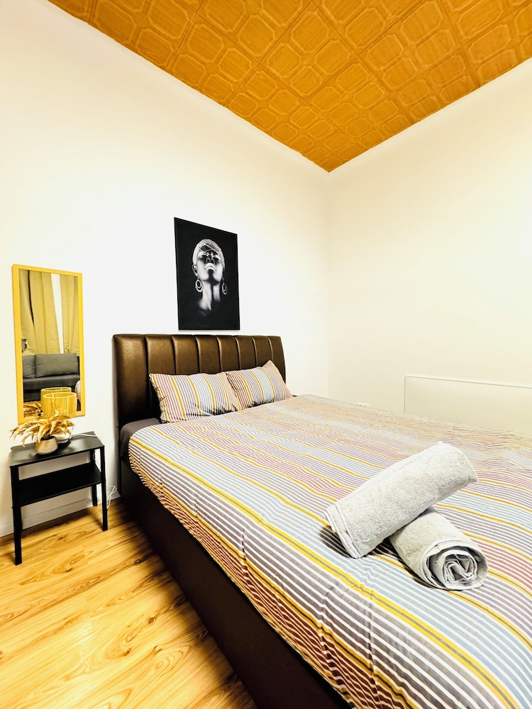 Comfy Studio Apt Near FAC Platz