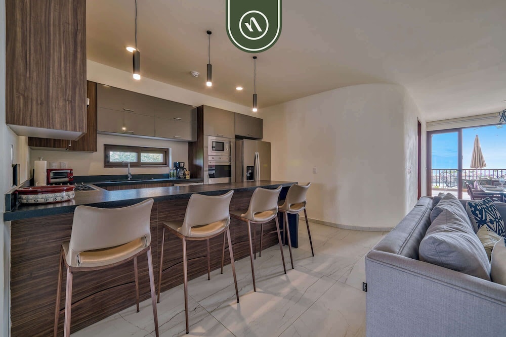 Oceanview 3 BR Condo Near the Beach - Pool