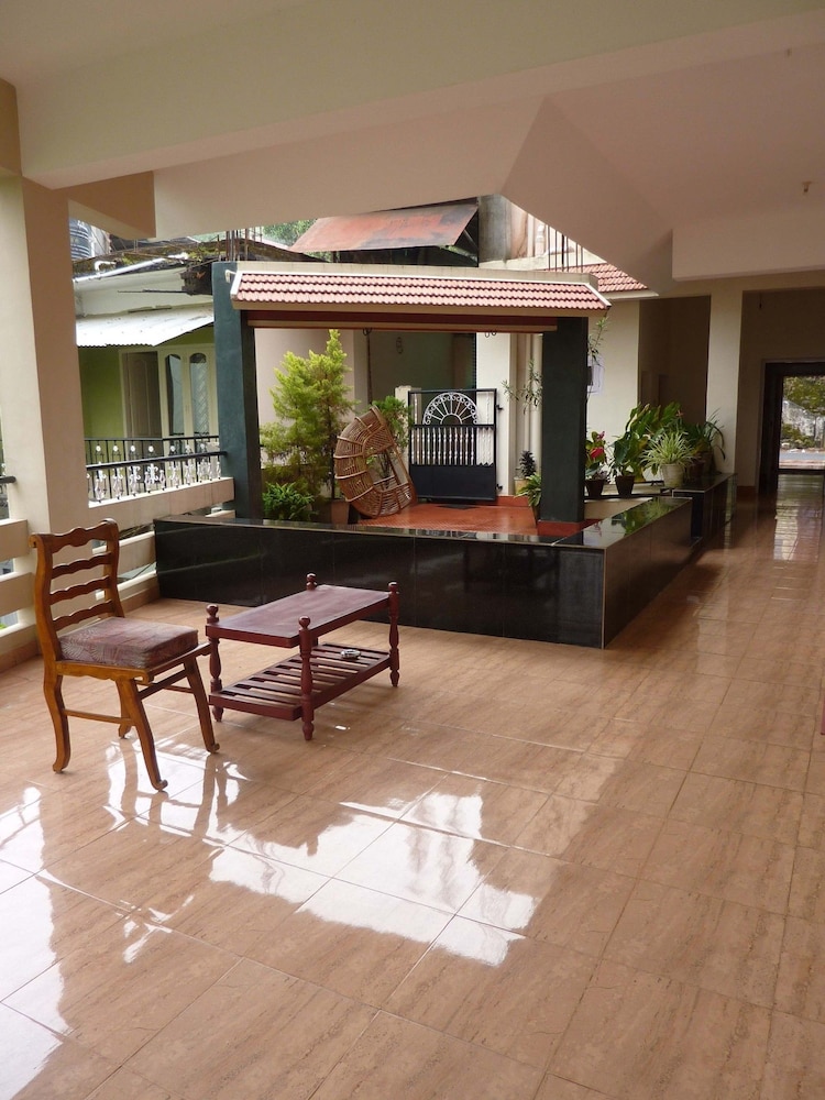 Jungle Palace Homestay