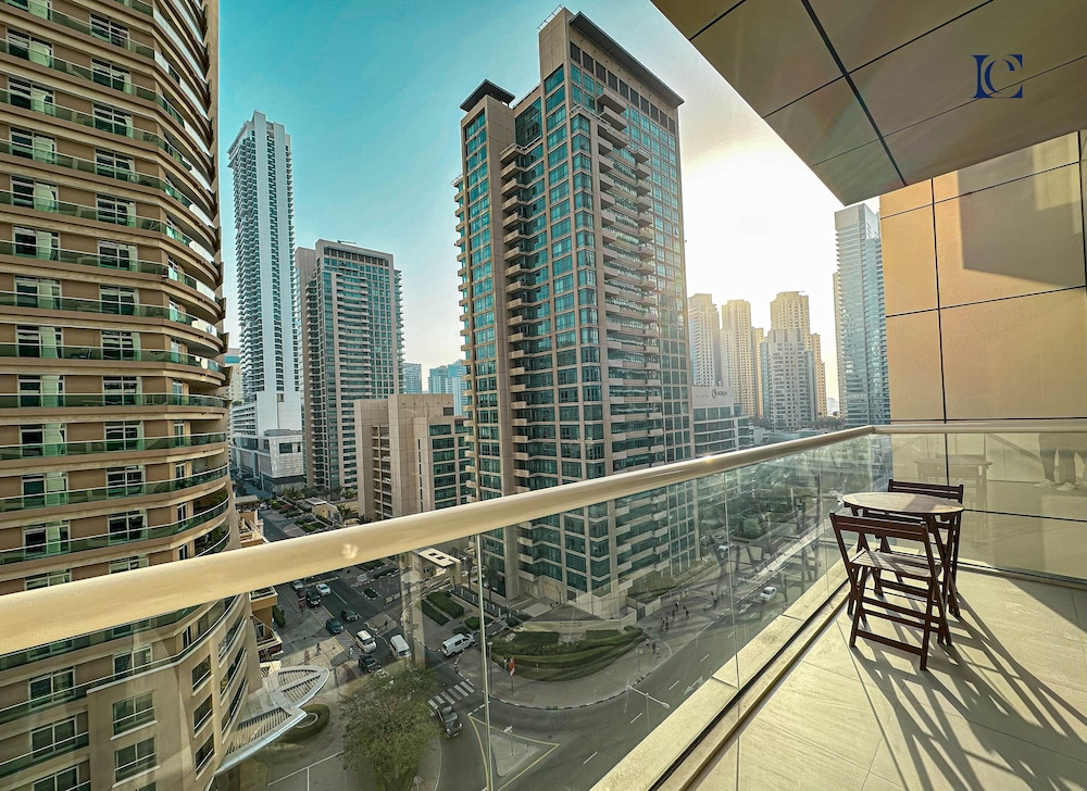 Brand New 1BR Apartment West Avenue Marina - CLN