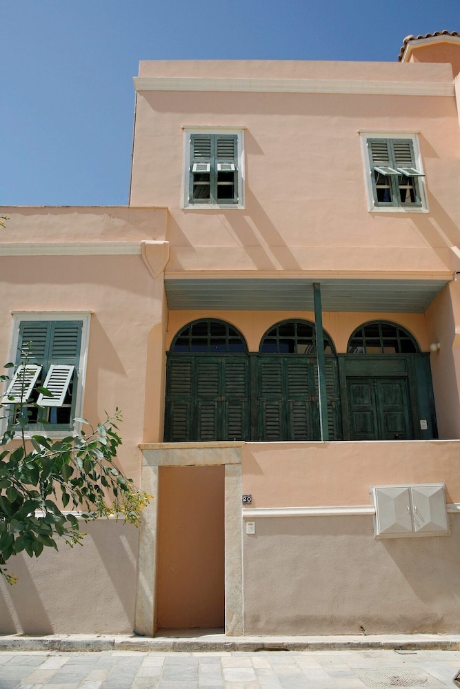 Seaside Neoclassical Property in Vaporia Ermoupoli