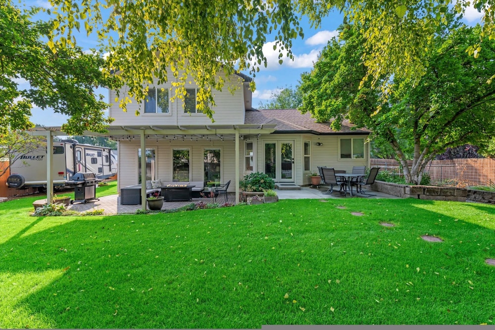 Cozy 5BR w Fire Pit BBQ Near Topgolf Fun