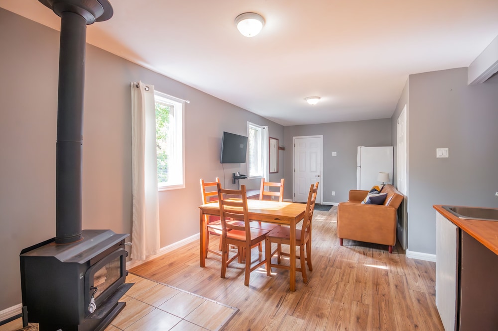 Lakepoint Cottage Resort