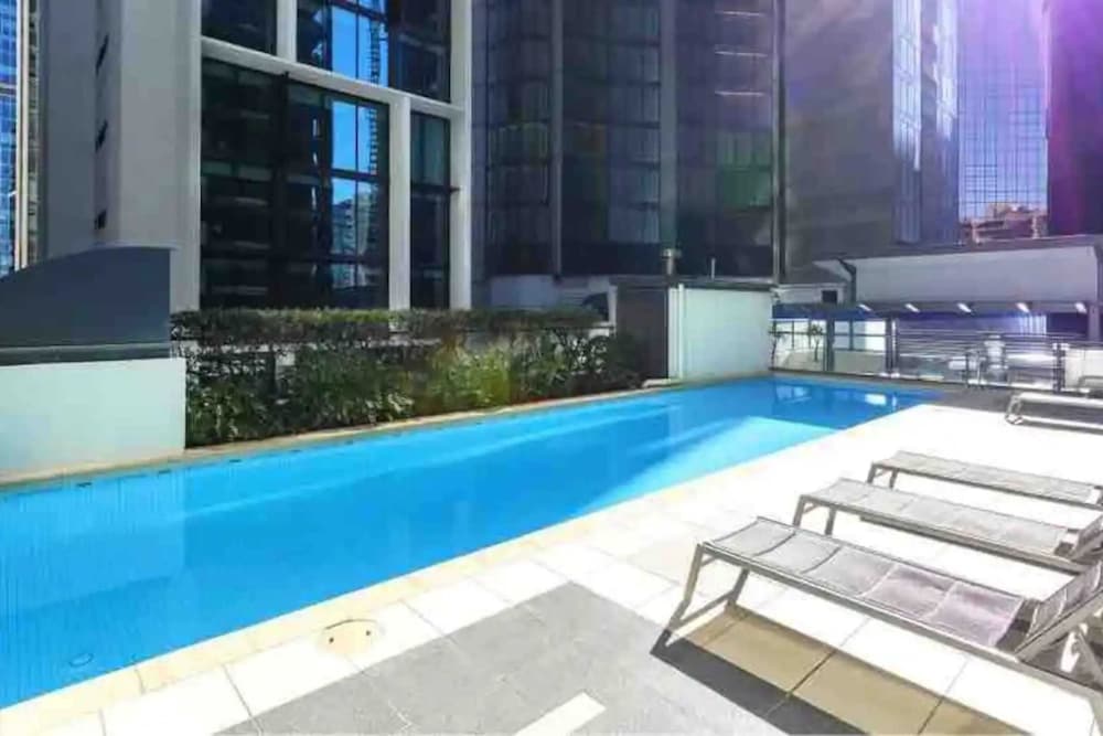 Open 1 Bedroom Apartment in Brisbane City view 5