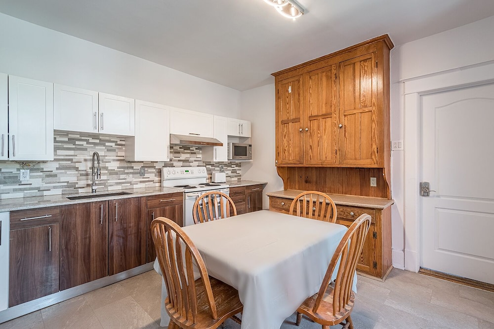 Beautiful 6BR Apt Near Olympic Stadium - Image 2