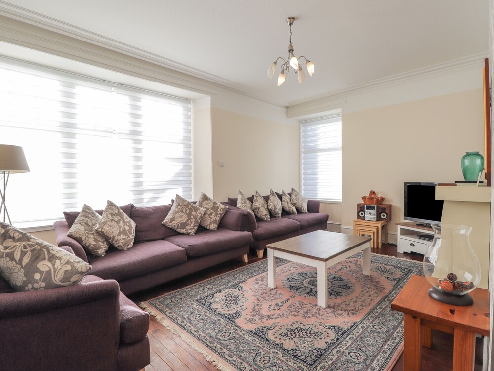 1 Seafield Street