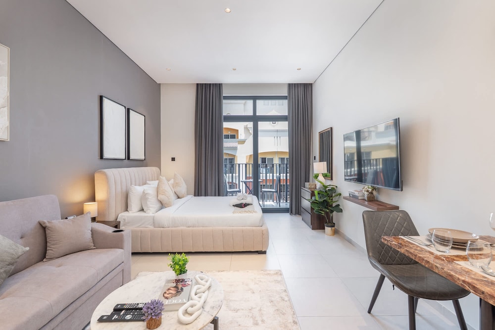 Spacious and Stunning Studio in The Heart of JVC