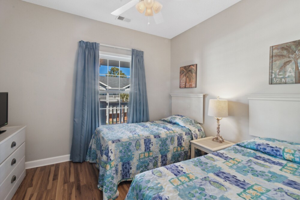 Arbor Trace #634 2 Bedroom Condo by RedAwning view 4