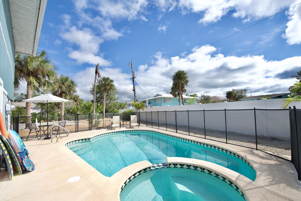 Beach Bungalow 2