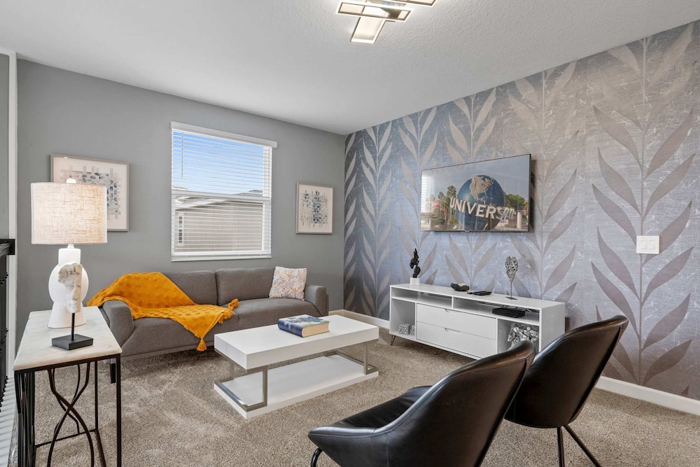 Chic Spacious 5BR Retreat Near Disney