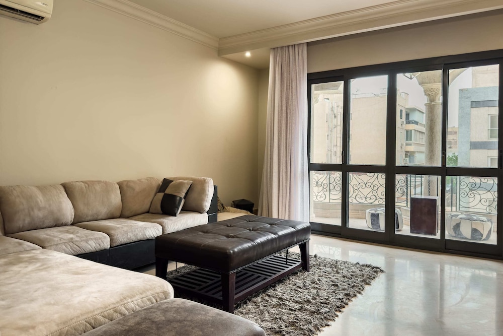 Xuru Stays I The Luxe Loft 2bdr Apt. @ Maadi