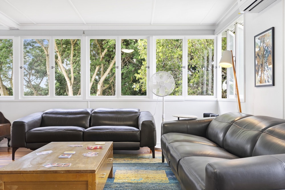 Spacious Family Home With Garden in Quiet Suburb