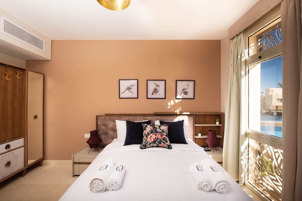 Xuru Stays I Homestyle 3BR Penthouse Pool & Beach View