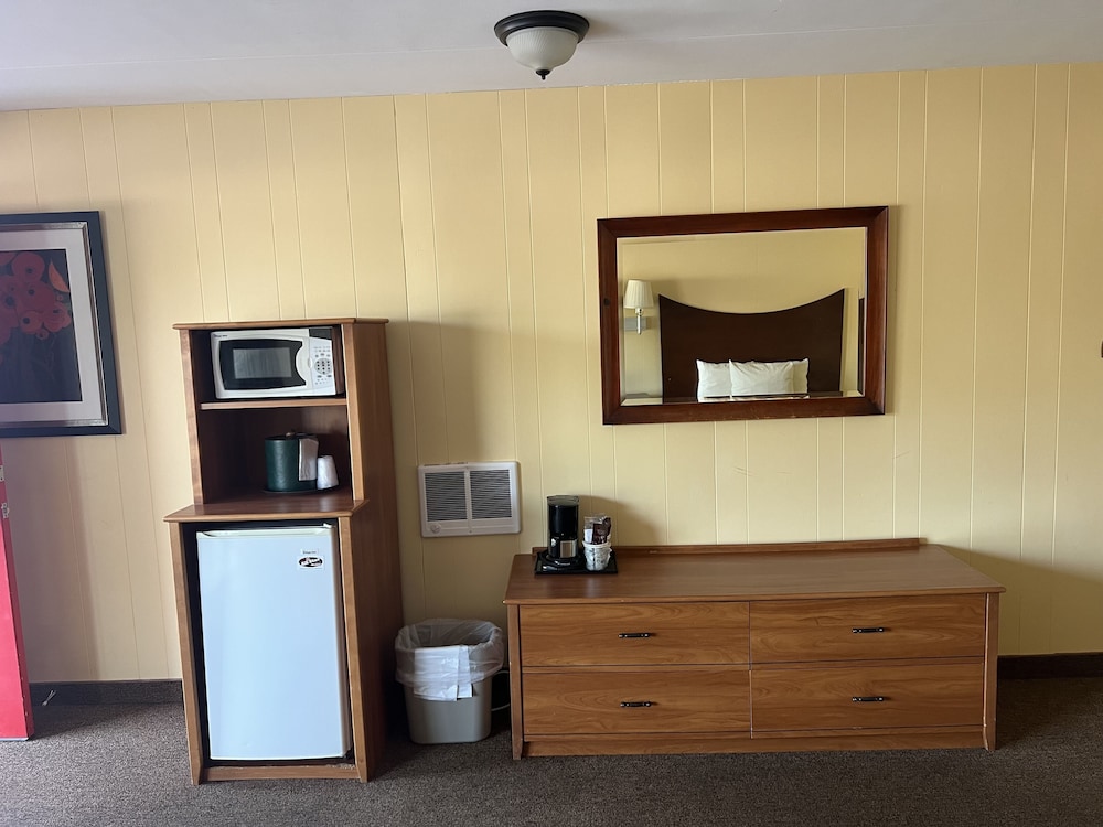All Star Inn & Suites