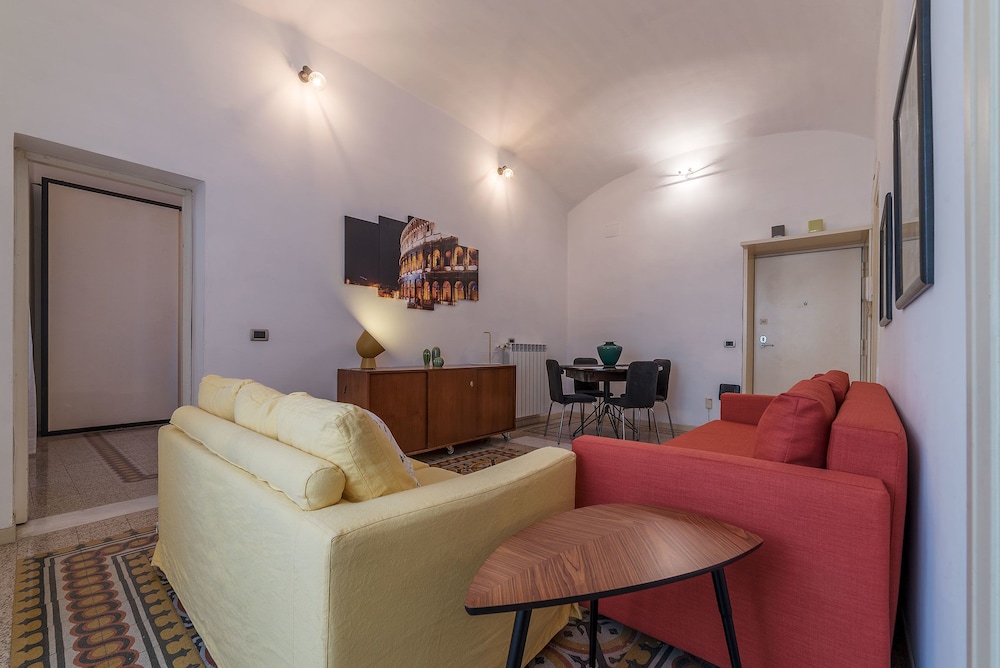 San Giovanni & Colosseo Roomy Flat