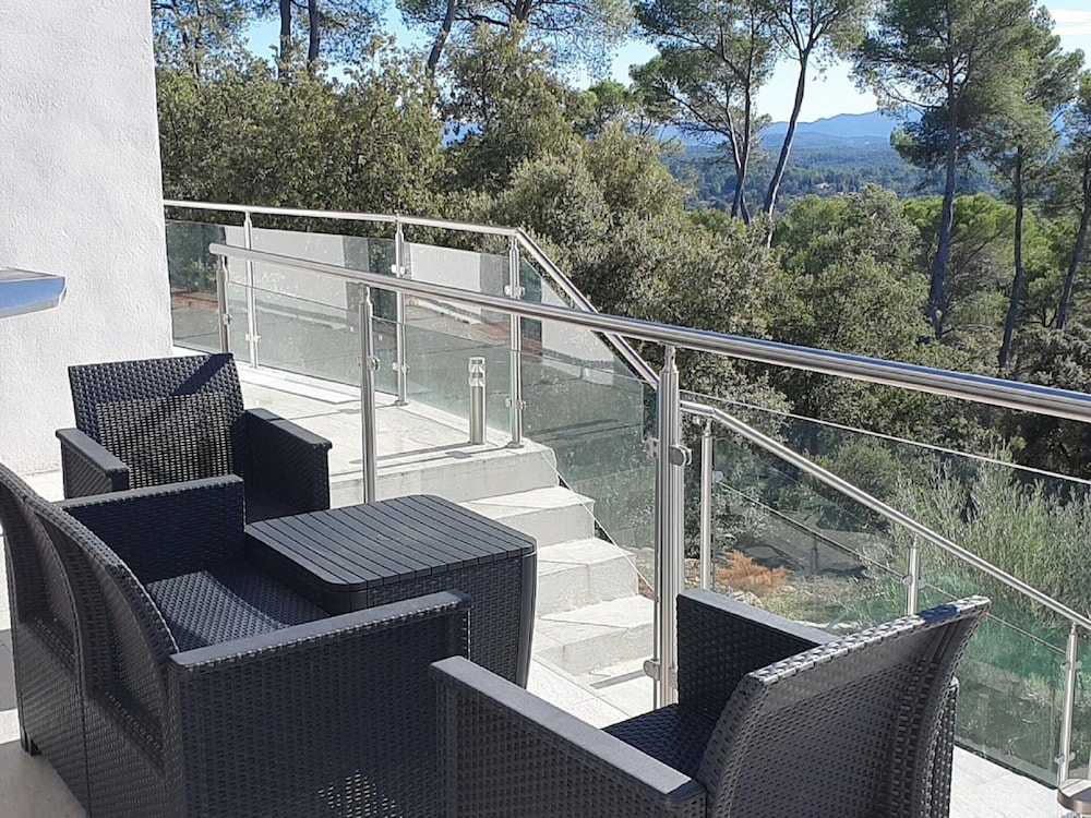 Villa in Lorgues With Private Pool