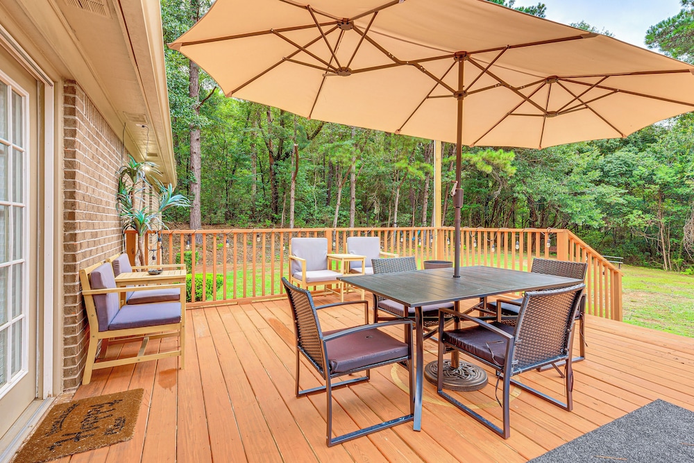 2 Mi to Bay + Beaches: Home w/ Gazebo in Daphne