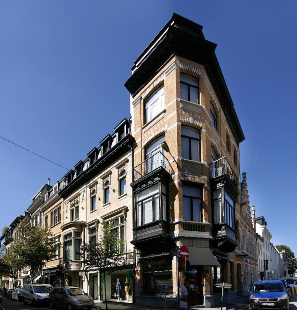 Raphael Suites