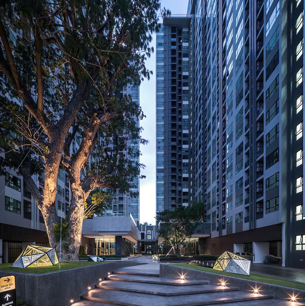 Best Location of Pattaya, Infinity Pool Walk To The Beach